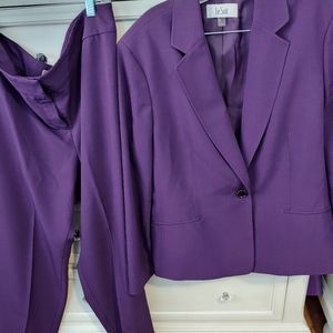 Purple 2 piece suit by Le Suit size 18